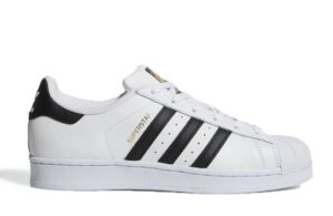 Adidas Superstar - biểu tượng của phong cách hip-hop và thời trang đường phố.